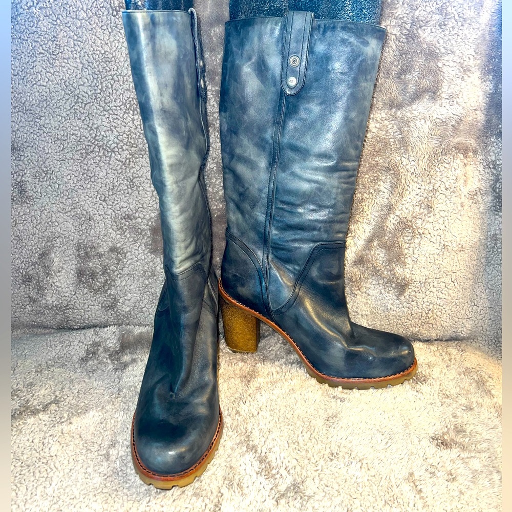 UGG Woman’s Leather Boots size 9